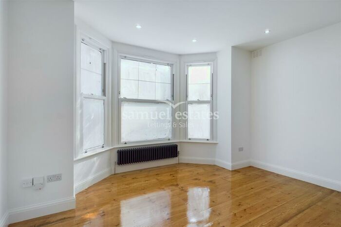 2 Bedroom Flat To Rent In Thornlaw Road, London, SE27