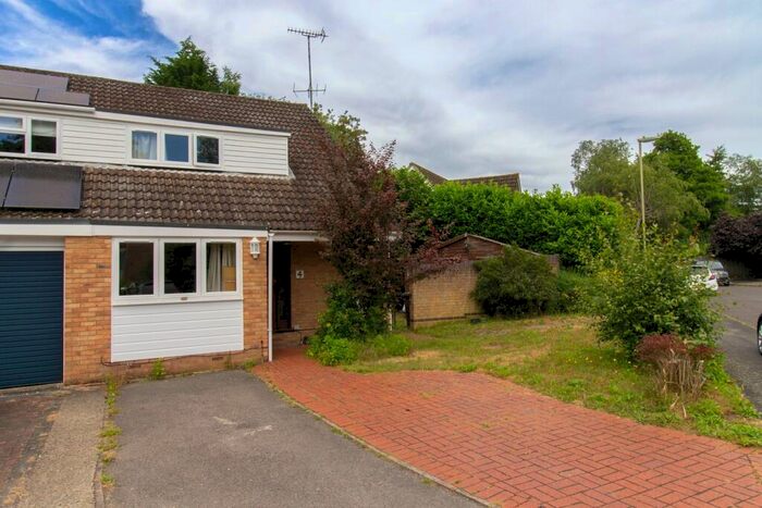 3 Bedroom Semi-Detached House To Rent In Shaldons Way, Fleet, GU51