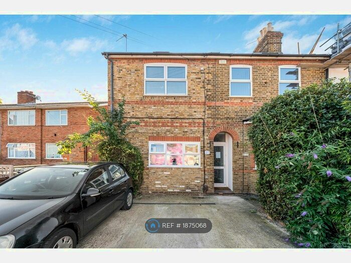 Studio To Rent In Hatton Road, Bedfont, TW14