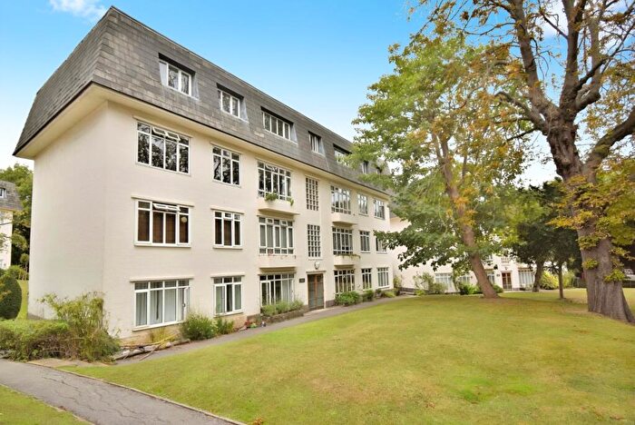 3 Bedroom Flat To Rent In Lawrie Park Road Park Court, SE26