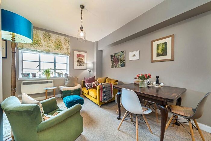 1 Bedroom Flat To Rent In Hamlet Gardens, London, W6