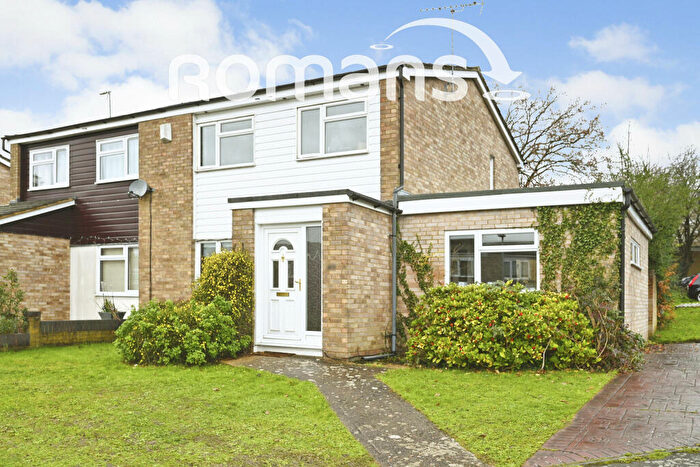 4 Bedroom Semi-Detached House To Rent In Cypress Road, RG5