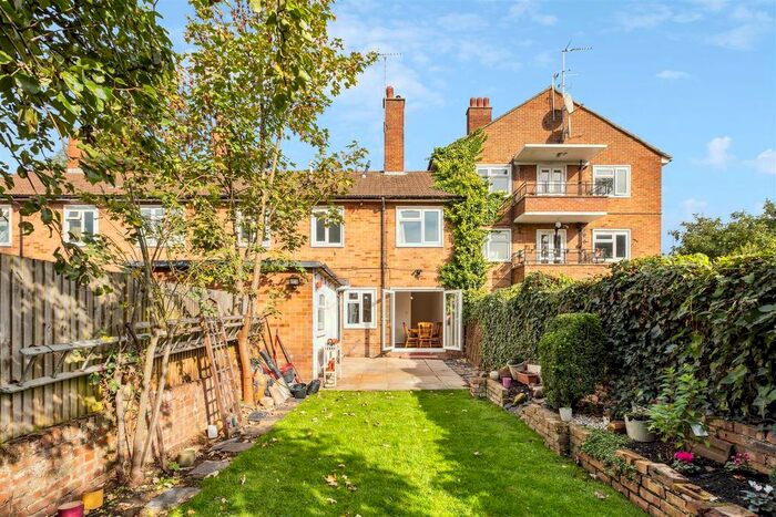 2 Bedroom Flat To Rent In Chesterfield Road, London, W4