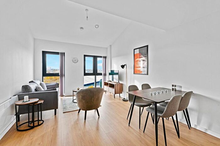 2 Bedroom Flat To Rent In Block B Victoria Riverside, Atkinson Street, Leeds, LS10