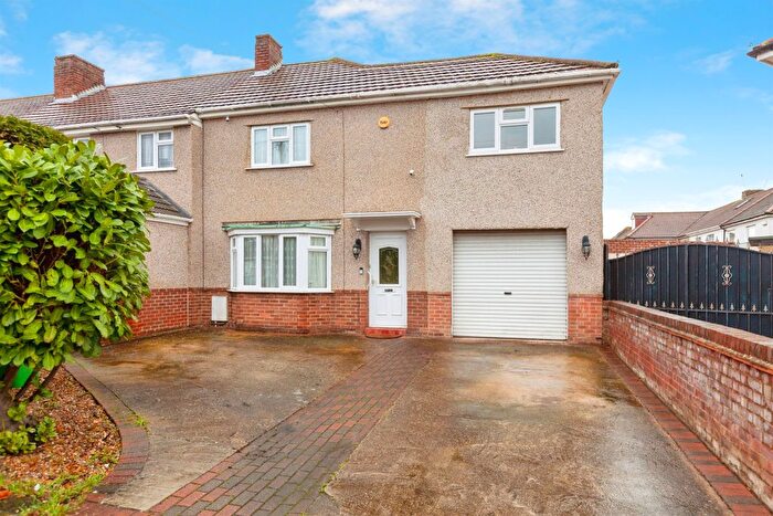 3 Bedroom Semi Detached House For Sale In Belfast Avenue, Slough, SL1