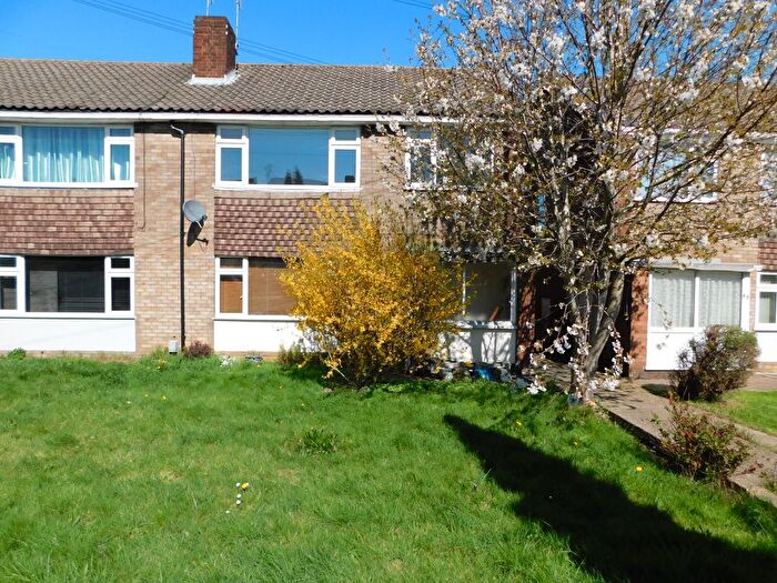 2 Bedroom Maisonette To Rent In Birchen Grove, Luton, LU2