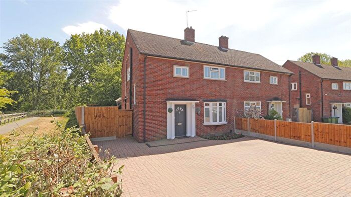 3 Bedroom Semi Detached House For Sale In Restons Crescent, London, SE9