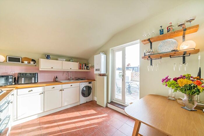 1 Bedroom Flat For Sale In Undine Street, London, SW17