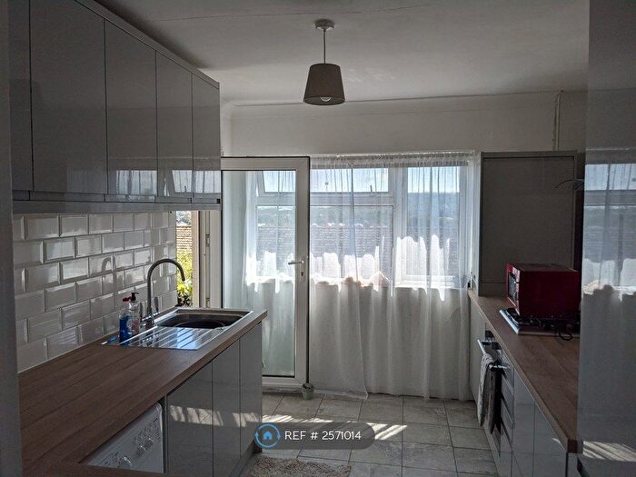 3 Bedroom Flat To Rent In St Fagans Rise, Cardiff, CF5