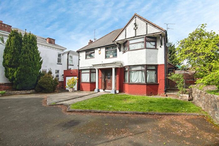 4 Bedroom Detached House For Sale In Joinings Bank, Oldbury, B68