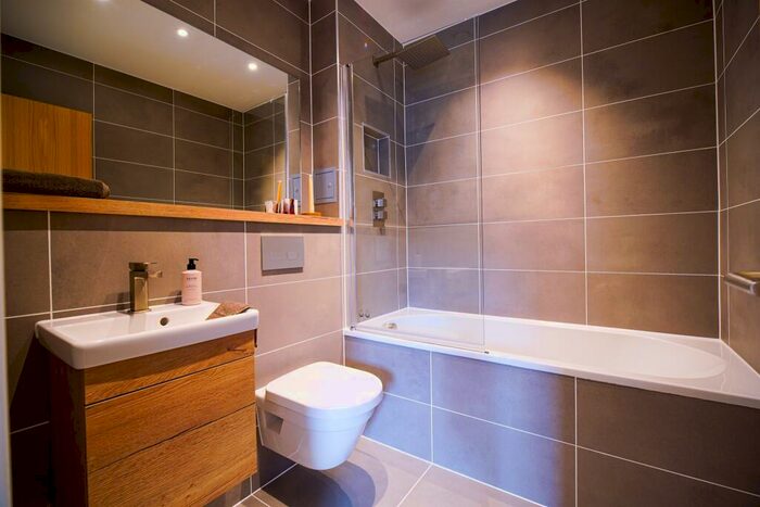 3 Bedroom Town House For Sale In David Street, Leeds, LS11