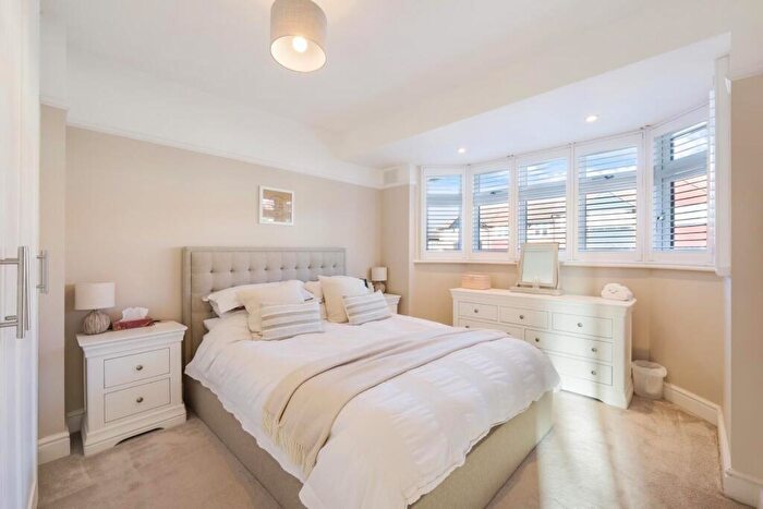 3 Bedroom End Of Terrace House For Sale In Dunster Avenue, Morden, SM4