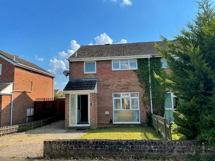 3 Bedroom Semi-Detached House To Rent In Peachcroft Road, Abingdon, OX14