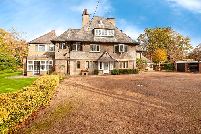 1 Bedroom Flat For Sale In Park Road, Slough, Berkshire, SL2