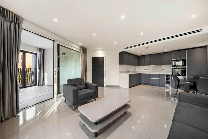 3 Bedroom Flat To Rent In St. Georges Circus, Tower Bridge, SE1