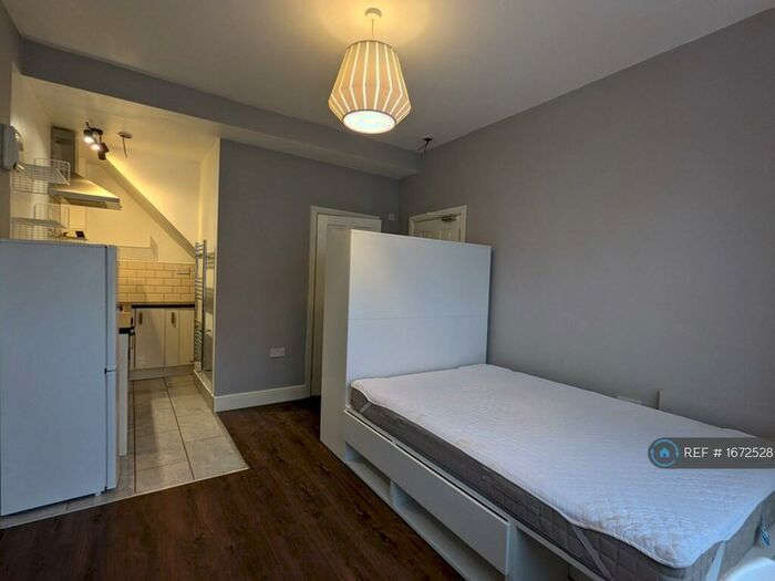 Studio To Rent In Drayton Rd, Kings Heath, B14