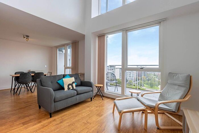 3 Bedroom Flat To Rent In Longleat Avenue, Park Central, Birmingham, B15