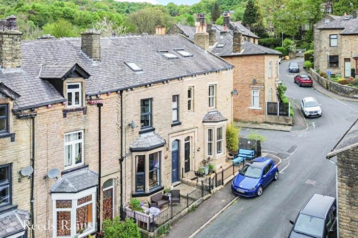 4 Bedroom Terraced House For Sale In Wellington Road, Todmorden, OL14