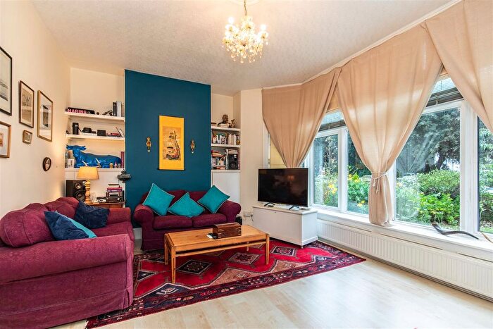1 Bedroom Flat For Sale In Grassington Road, Eastbourne, BN20