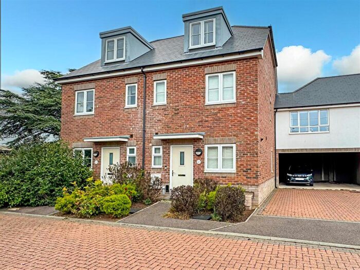 3 Bedroom Semi-Detached House For Sale In Kings Close, Yapton, BN18