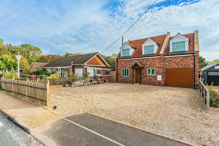 4 Bedroom Detached House For Sale In Fakenham Road, East Bilney, NR20