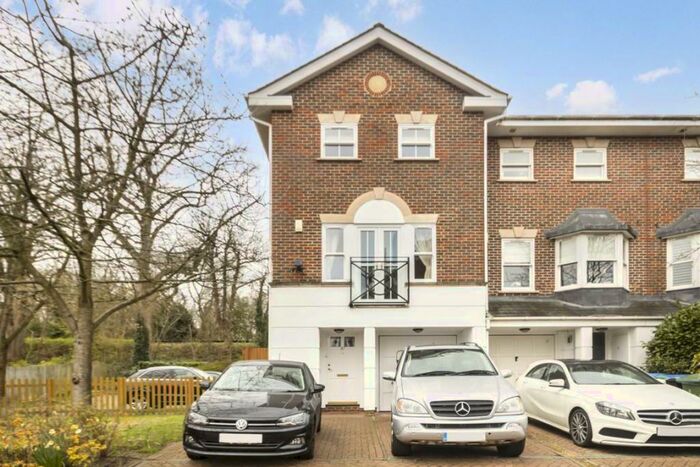 4 Bedroom Semi-Detached House To Rent In Hayward Road, Thames Ditton, KT7