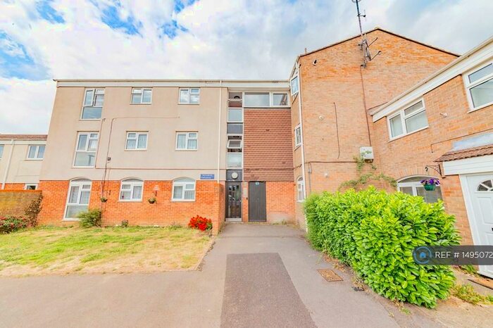 2 Bedroom Flat To Rent In Pentland Road, Slough, SL2