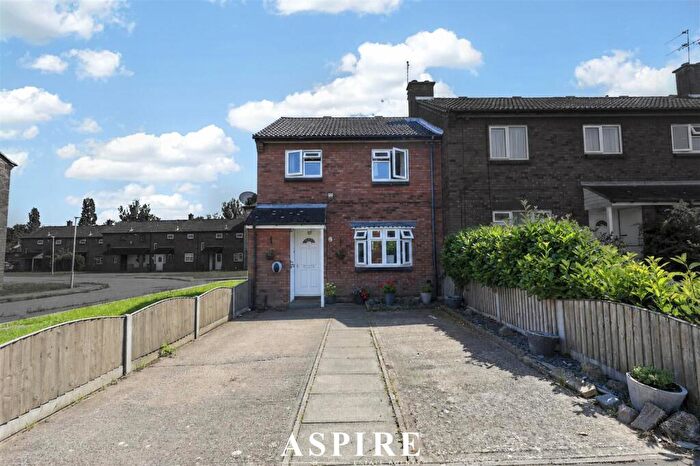 3 Bedroom End Of Terrace House For Sale In Hollands Walk, Basildon, SS16