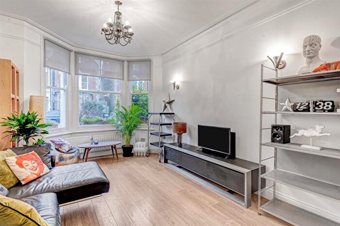 2 Bedroom Flat To Rent In Elm Road, East Sheen, SW14