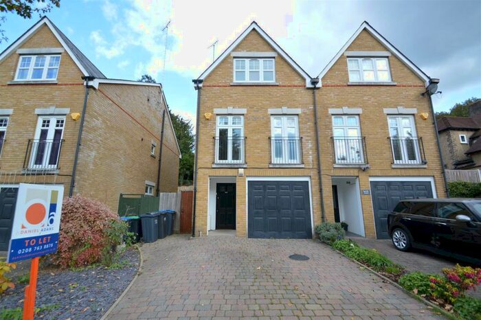 3 Bedroom Town House To Rent In B Purley Oaks RoadPurley, CR2