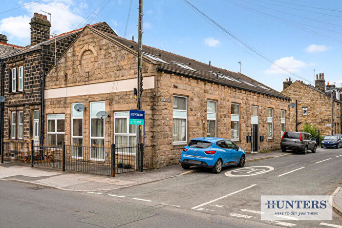 2 Bedroom Maisonette For Sale In Park Avenue, Yeadon, Leeds, LS19
