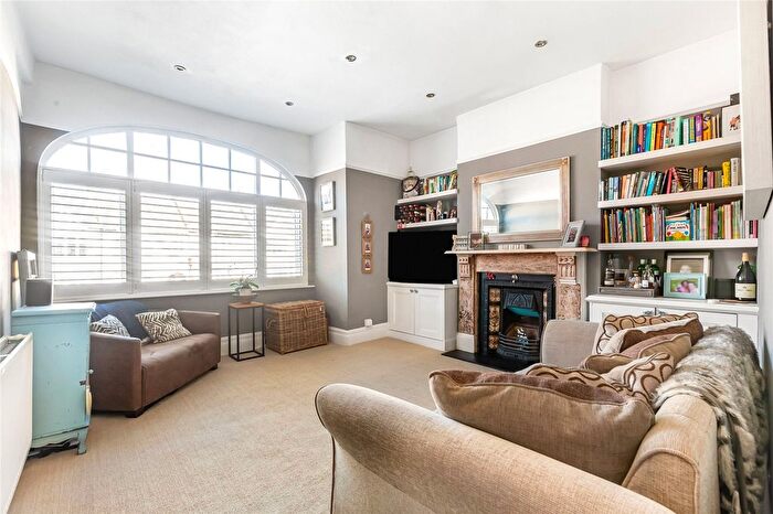 4 Bedroom Flat For Sale In Mitcham Lane, London, SW16