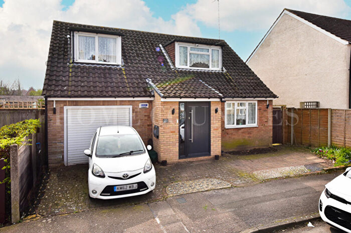 3 Bedroom Detached House For Sale In Whaley Road, Potters Bar, EN6