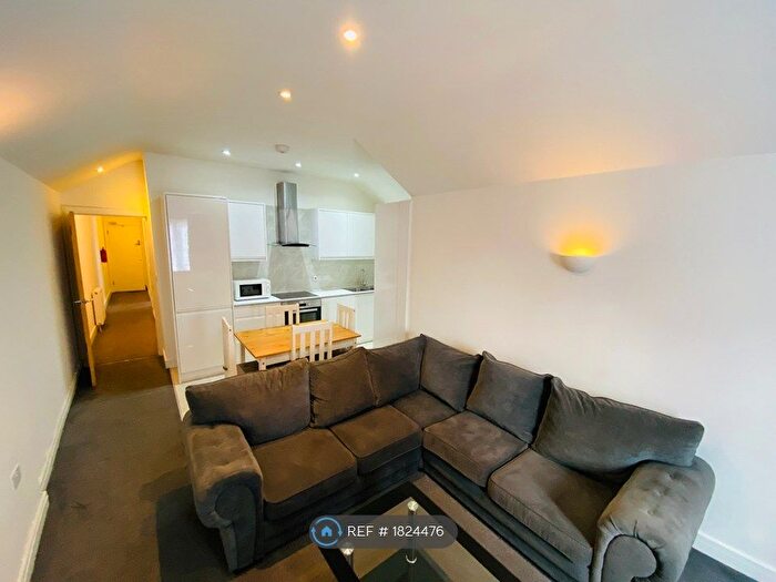 1 Bedroom Flat To Rent In High Street, Staines-Upon-Thames, TW18