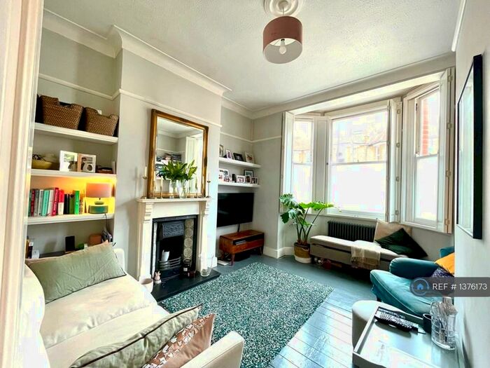 1 Bedroom Flat To Rent In Ground Floor, London, N8