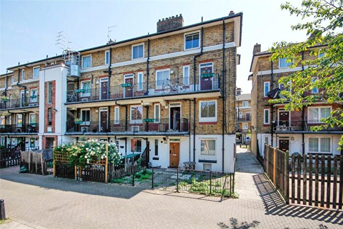 2 Bedroom Apartment To Rent In Southwark Park Estate, Lonson, SE16