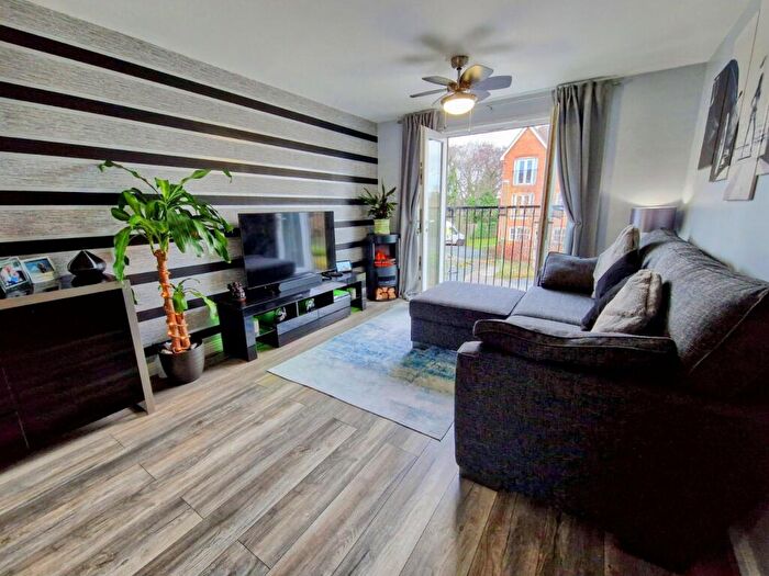 2 Bedroom Flat For Sale In Laxton Grove, Solihull, West Midlands, B91