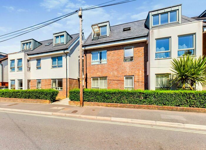 2 Bedroom Flat To Rent In Denne Parade, Horsham, RH12