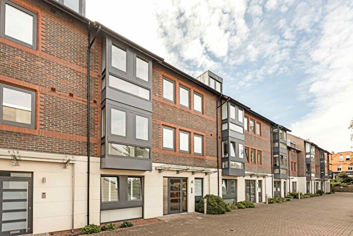 1 Bedroom Flat To Rent In Old Lodge Place, St Margarets, Twickenham, TW1