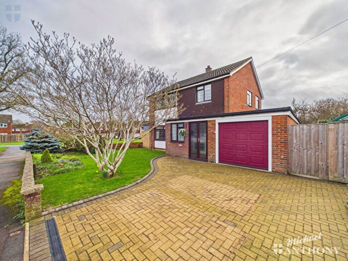 3 Bedroom Detached House For Sale In Herston Close, Aylesbury, HP21