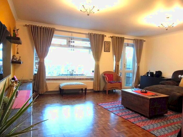 3 Bedroom Semi-Detached House To Rent In Highfield Road, Northwood, HA6