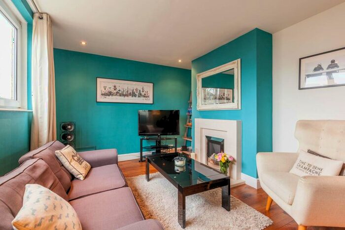 2 Bedroom Maisonette To Rent In Bow, Bow, London, E3