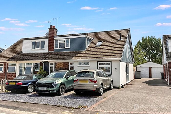 4 Bedroom Semi Detached House For Sale In Avon Close, Bulkington, CV12