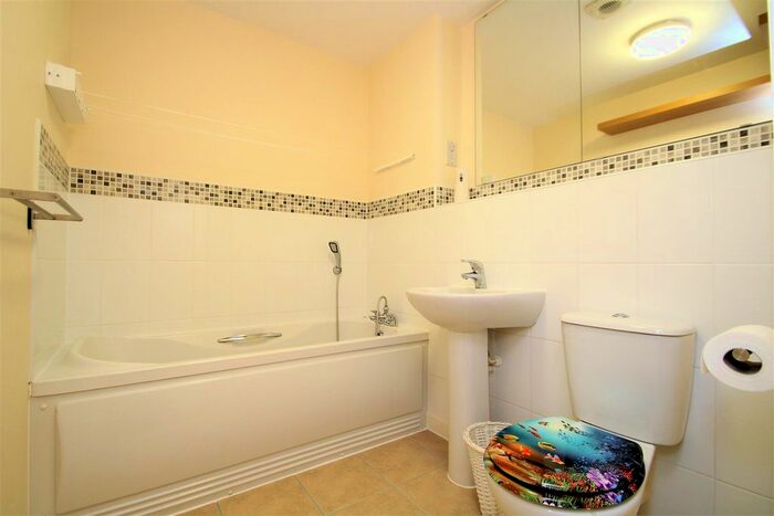 2 Bedroom Flat To Rent In Taywood Road, Northolt, UB5