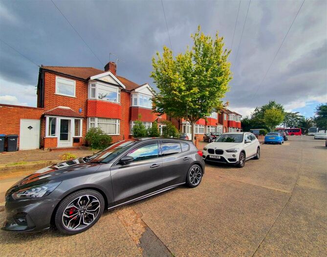 3 Bedroom End Of Terrace House To Rent In Delhi Road, Enfield, EN1