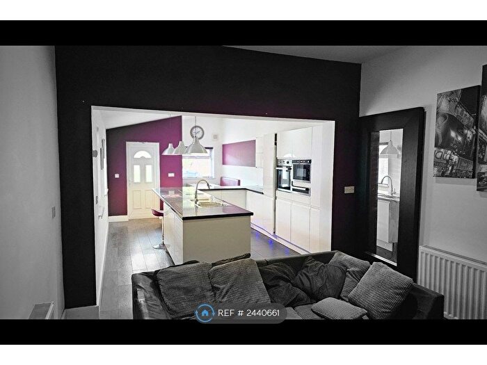 4 Bedroom Semi-Detached House To Rent In Kimberley Villa, Doncaster, DN7
