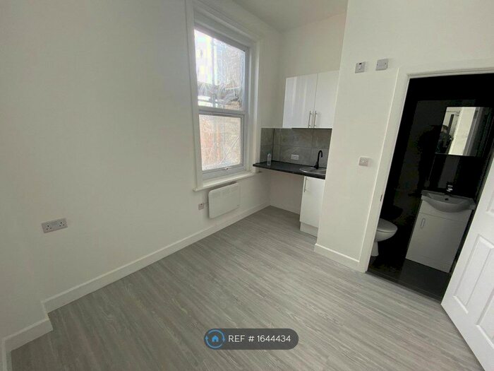 Studio To Rent In Staplehurst Road, London, SE13