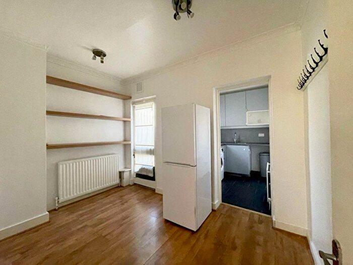 2 Bedroom Terraced House To Rent In Spigurnell Road, London, N17