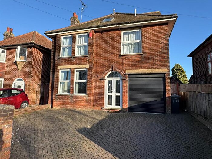 6 Bedroom Detached House For Sale In Clapgate Lane, Ipswich, IP3