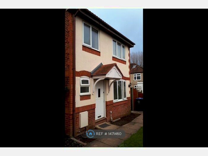 3 Bedroom Semi-Detached House To Rent In Sovereign Grove, Wembley, HA0